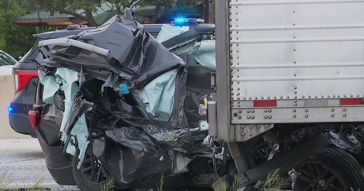 Fatal I-35 Crash With Parked Truck: What Injury Law Says
